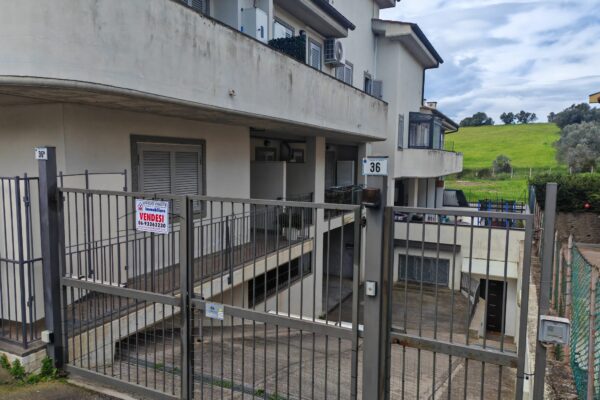 APRILIA VIA CAMPOLEONE SCALO